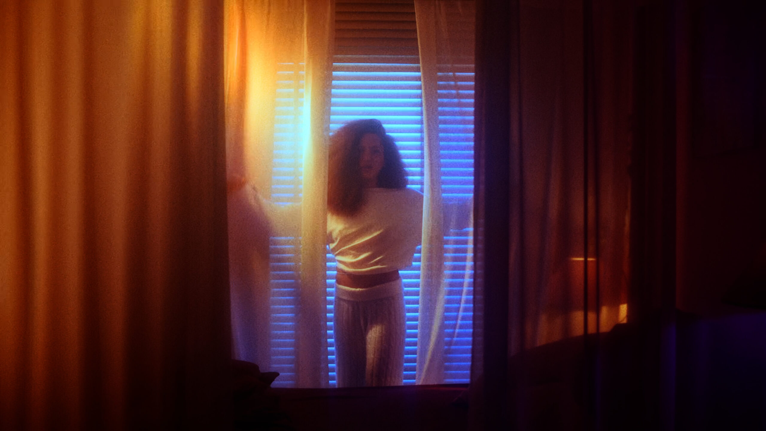 Floating VF_3.00_00_53_15.Still006